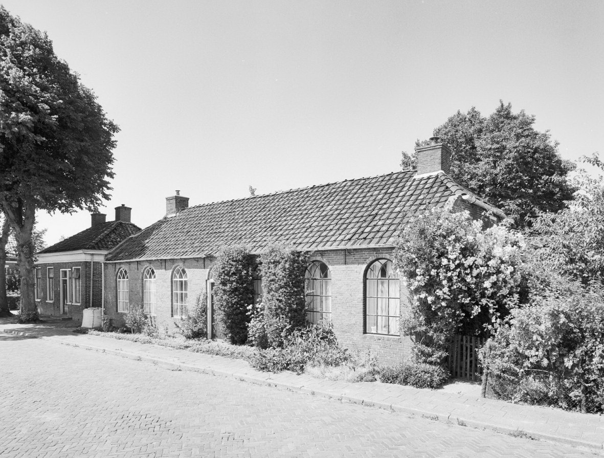 Voormalig armenhuis te Hornhuizen, Tammingastraat 40. Foto: 1998, J.P. Koning, Rijksdienst voor Cultureel Erfgoed.